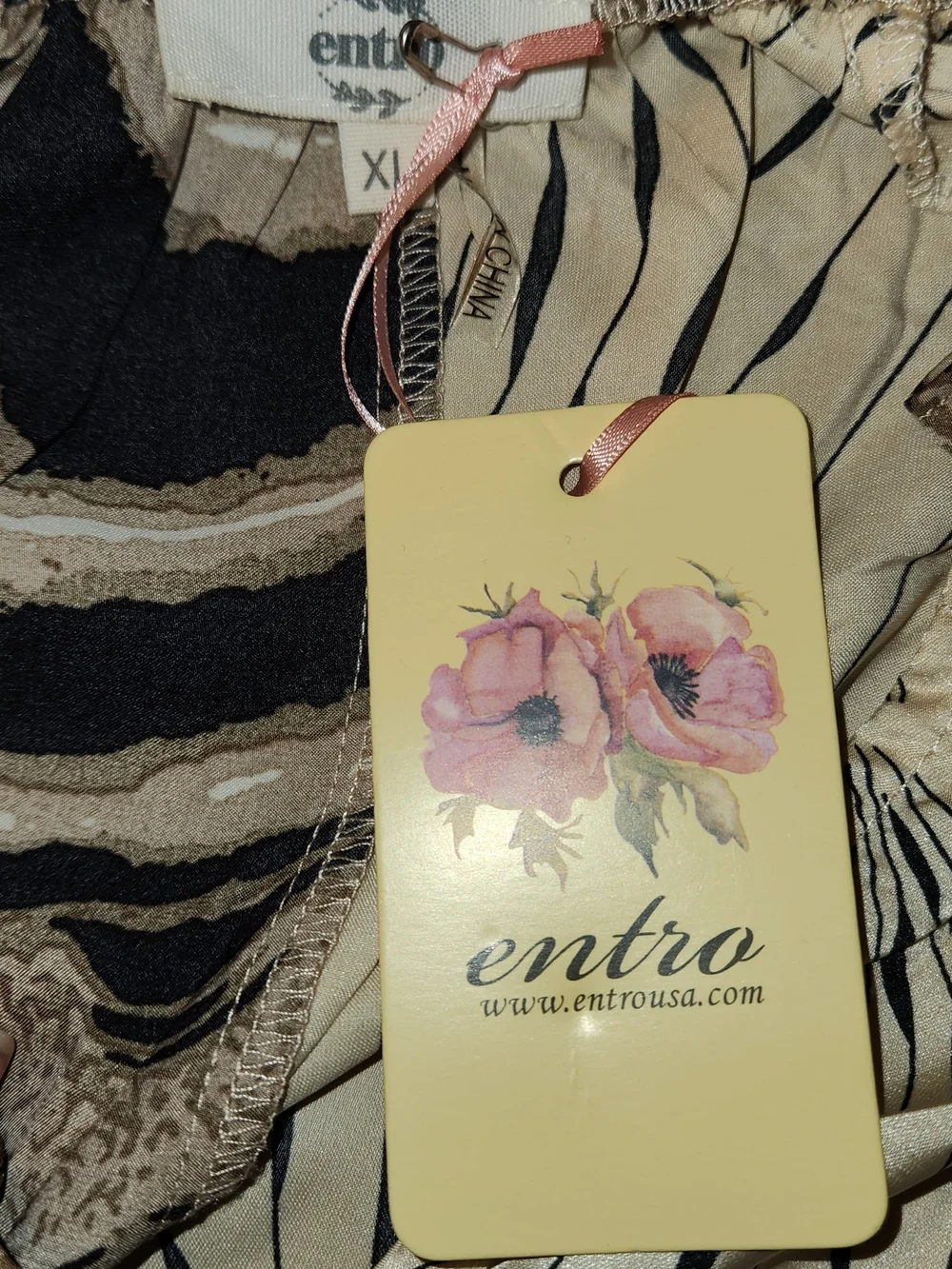 entro Two-Tone Beige and Black Asymmetrical Shirt - Picture 9 of 9